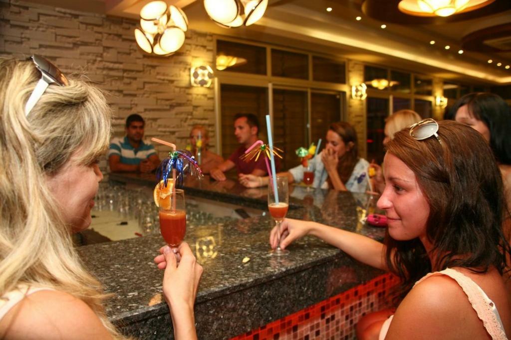 Alanya Beach Hotel ภายนอก รูปภาพ